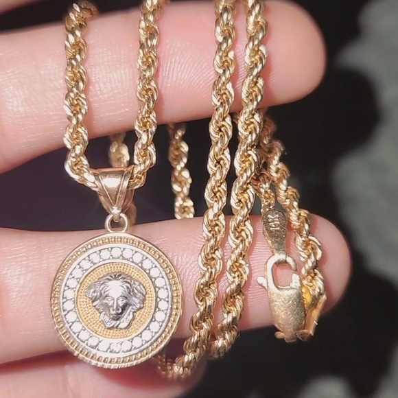 Versace Medallion - Picture 1 of 2